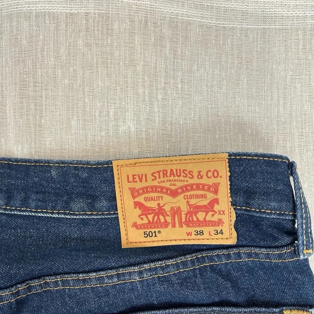 Levis 501 Men's‎ Sz 38x34 Button Fly Jeans Faded Blue Distressed Denim Classic